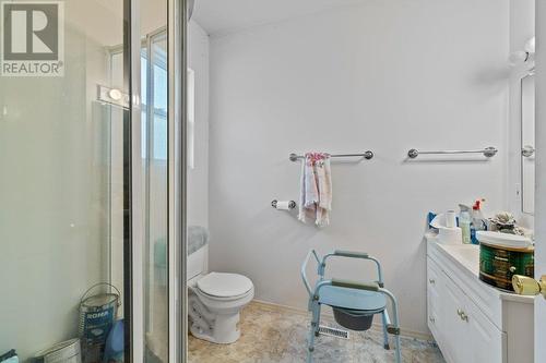 4750 70 Avenue, Salmon Arm, BC - Indoor Photo Showing Bathroom