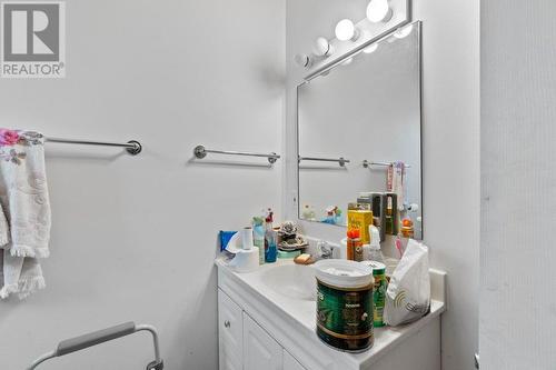 4750 70 Avenue, Salmon Arm, BC - Indoor Photo Showing Bathroom