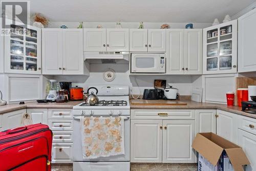 4750 70 Avenue, Salmon Arm, BC - Indoor Photo Showing Kitchen