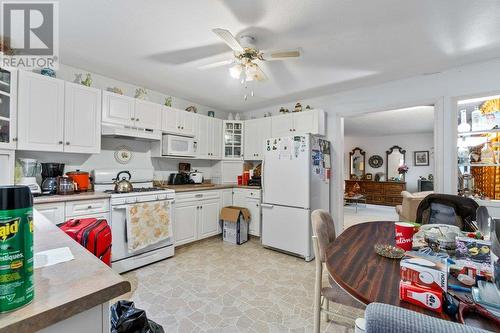 4750 70 Avenue, Salmon Arm, BC - Indoor Photo Showing Kitchen