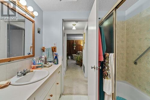 4750 70 Avenue, Salmon Arm, BC - Indoor Photo Showing Bathroom