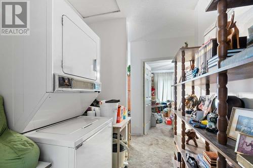 4750 70 Avenue, Salmon Arm, BC - Indoor Photo Showing Laundry Room