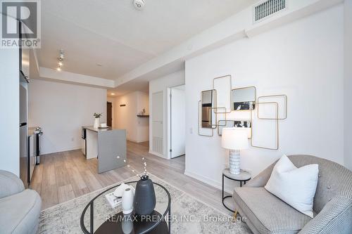 3501 - 4065 Confederation Parkway, Mississauga, ON - Indoor Photo Showing Living Room