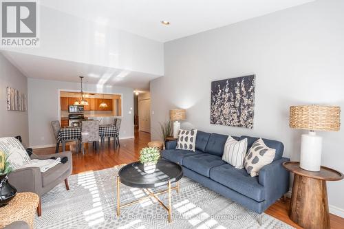 11 - 222 Fellowes Crescent, Hamilton, ON - Indoor Photo Showing Living Room