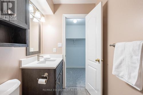 11 - 222 Fellowes Crescent, Hamilton, ON - Indoor Photo Showing Bathroom