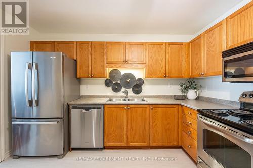 11 - 222 Fellowes Crescent, Hamilton, ON - Indoor Photo Showing Kitchen With Double Sink