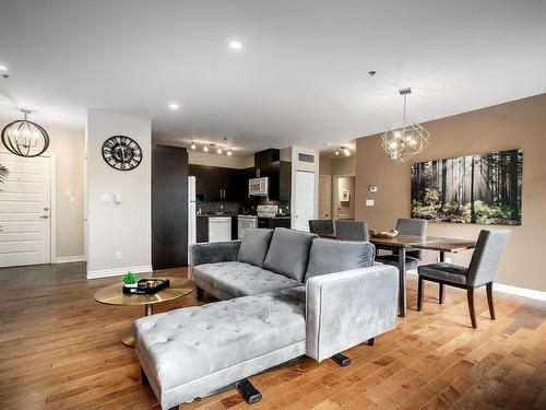 Salon - 103-2020 100E Avenue, Laval (Chomedey), QC - Indoor Photo Showing Living Room