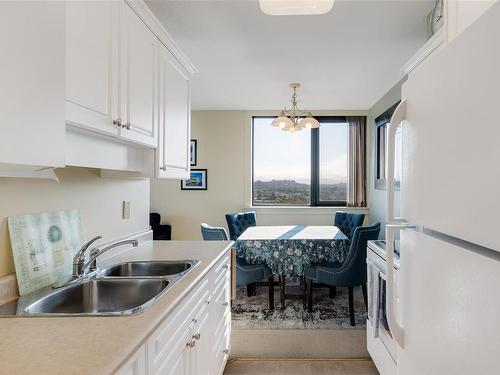 1505-647 Michigan St, Victoria, BC - Indoor Photo Showing Kitchen With Double Sink