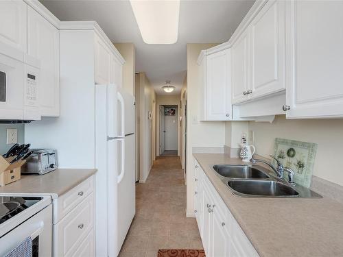 1505-647 Michigan St, Victoria, BC - Indoor Photo Showing Kitchen With Double Sink