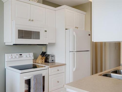 1505-647 Michigan St, Victoria, BC - Indoor Photo Showing Kitchen With Double Sink