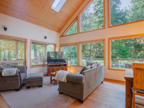 1027 Jensens Bay Rd, Tofino, BC 