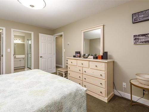 6-1876 Comox Ave, Comox, BC - Indoor Photo Showing Bedroom