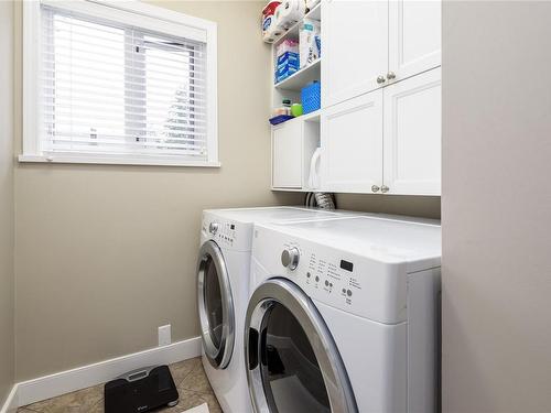 6-1876 Comox Ave, Comox, BC - Indoor Photo Showing Laundry Room