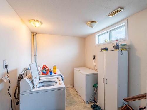 841 Pembroke Ave, Kamloops, BC - Indoor Photo Showing Laundry Room