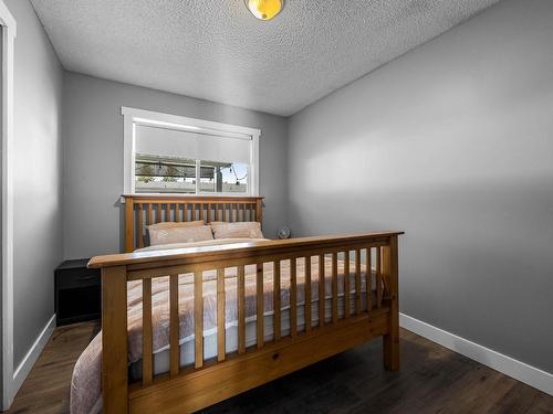 453 Robin Drive, Kamloops, BC - Indoor Photo Showing Bedroom