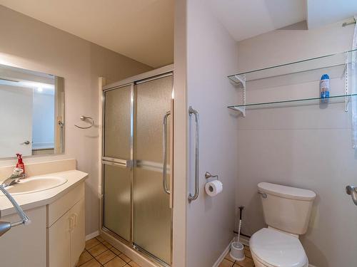 1562 Nicolani Crt, Kamloops, BC - Indoor Photo Showing Bathroom