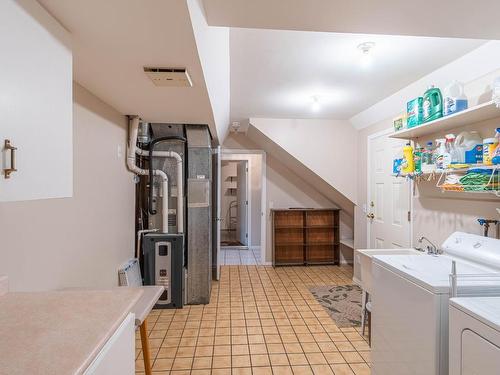 1562 Nicolani Crt, Kamloops, BC - Indoor Photo Showing Laundry Room