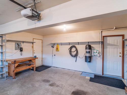 1562 Nicolani Crt, Kamloops, BC - Indoor Photo Showing Garage