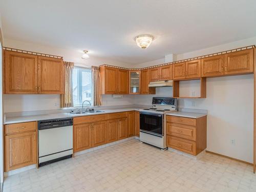 1562 Nicolani Crt, Kamloops, BC - Indoor Photo Showing Kitchen With Double Sink