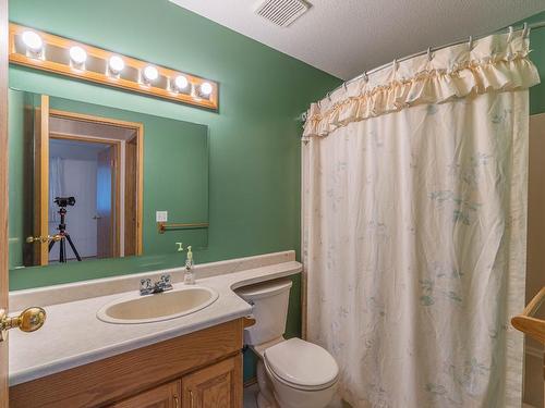 1562 Nicolani Crt, Kamloops, BC - Indoor Photo Showing Bathroom