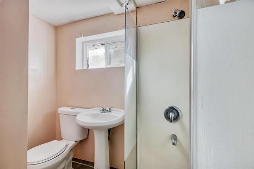 558 Mountain Avenue, Winnipeg, MB - Indoor Photo Showing Bathroom