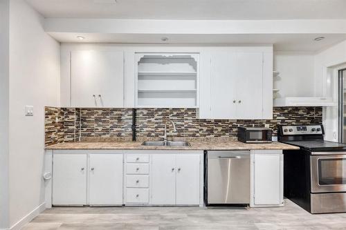 558 Mountain Avenue, Winnipeg, MB - Indoor Photo Showing Kitchen With Double Sink