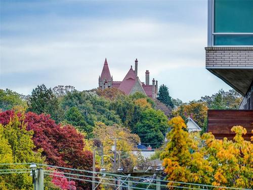 409-1061 Fort St, Victoria, BC - Outdoor With View