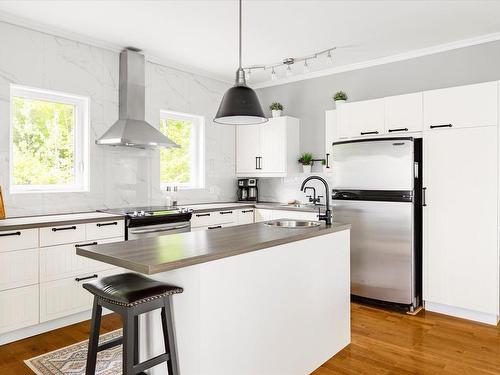 Cuisine - 4660 Ch. Des Trois-Lacs, Shawinigan, QC - Indoor Photo Showing Kitchen With Upgraded Kitchen