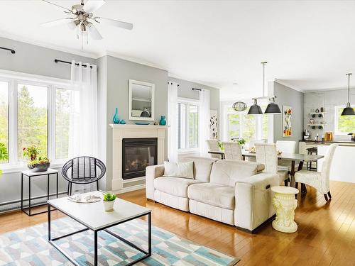 Salon - 4660 Ch. Des Trois-Lacs, Shawinigan, QC - Indoor Photo Showing Living Room With Fireplace