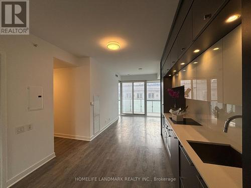 1001 - 15 Grenville Street, Toronto, ON - Indoor Photo Showing Kitchen