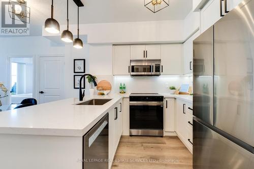 1110 - 58 Marine Parade Drive, Toronto, ON - Indoor Photo Showing Kitchen With Upgraded Kitchen