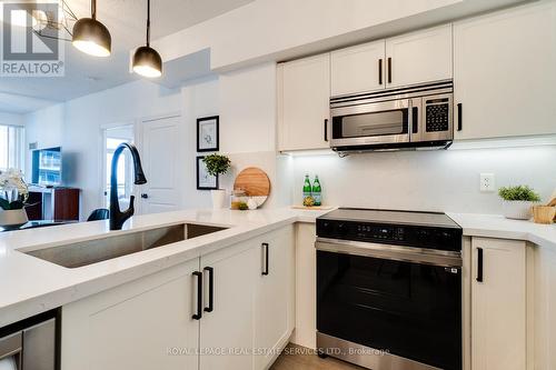 1110 - 58 Marine Parade Drive, Toronto, ON - Indoor Photo Showing Kitchen