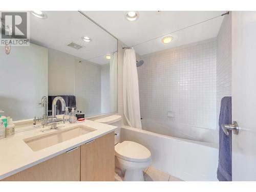 704 989 Beatty Street, Vancouver, BC - Indoor Photo Showing Bathroom