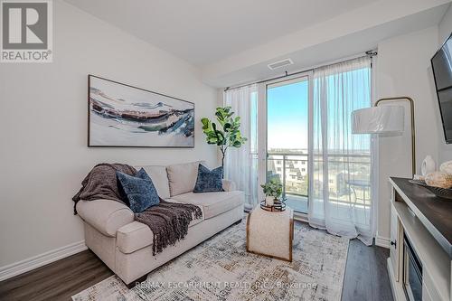 605 - 2750 King Street E, Hamilton, ON - Indoor Photo Showing Living Room