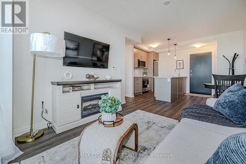 605 - 2750 King Street E, Hamilton, ON - Indoor Photo Showing Living Room