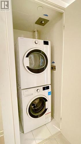 902 - 60 Shuter Street, Toronto, ON - Indoor Photo Showing Laundry Room