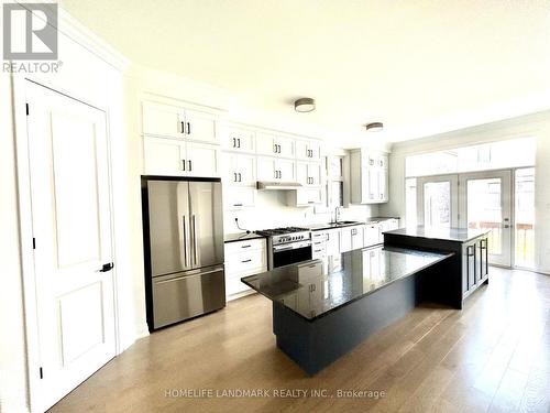 1375 Aymond Crescent, Oakville, ON - Indoor Photo Showing Kitchen