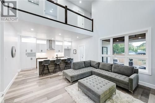 647 Devonshire Avenue, Woodstock, ON - Indoor Photo Showing Living Room