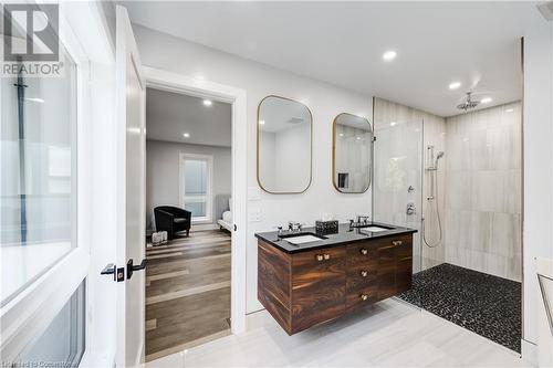 647 Devonshire Avenue, Woodstock, ON - Indoor Photo Showing Bathroom