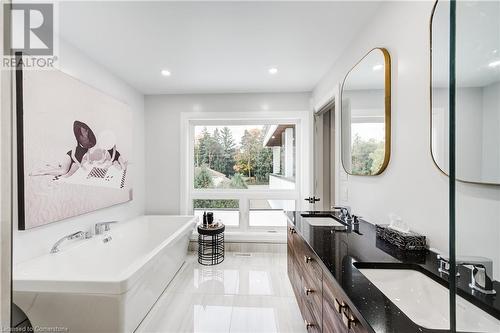 647 Devonshire Avenue, Woodstock, ON - Indoor Photo Showing Bathroom