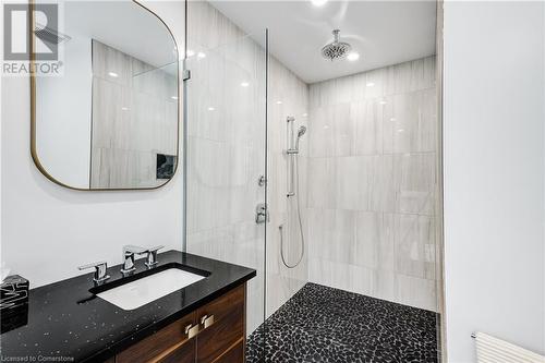 647 Devonshire Avenue, Woodstock, ON - Indoor Photo Showing Bathroom