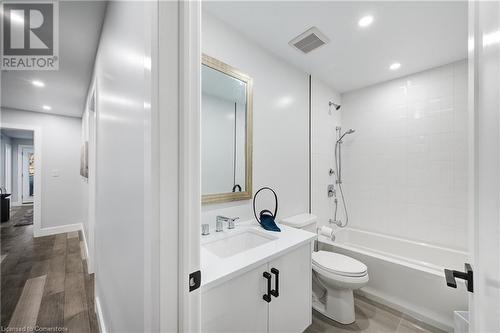 647 Devonshire Avenue, Woodstock, ON - Indoor Photo Showing Bathroom