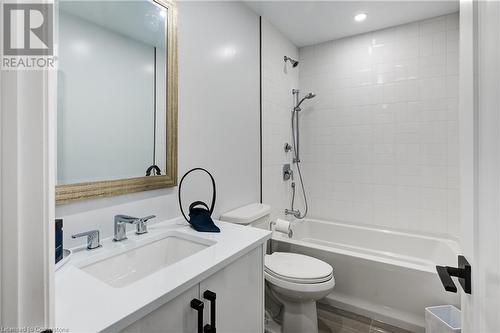 647 Devonshire Avenue, Woodstock, ON - Indoor Photo Showing Bathroom