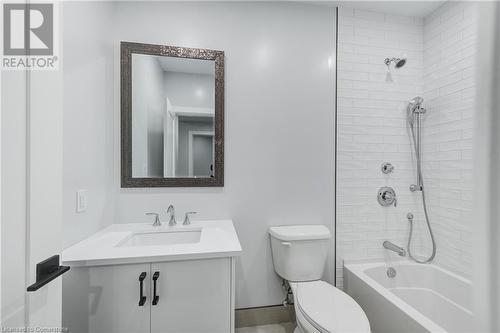 647 Devonshire Avenue, Woodstock, ON - Indoor Photo Showing Bathroom