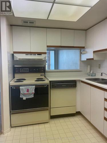 909 - 30 Thunder Grove, Toronto, ON - Indoor Photo Showing Kitchen