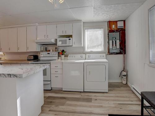 Salle de lavage - 570 Ch. Du Lac-Beloeil, Saint-Côme, QC - Indoor Photo Showing Laundry Room