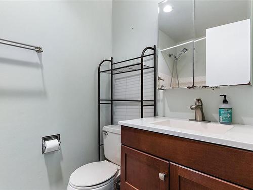 302-2610 Graham St, Victoria, BC - Indoor Photo Showing Bathroom