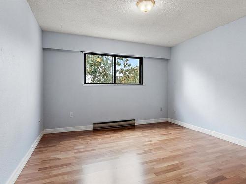 302-2610 Graham St, Victoria, BC - Indoor Photo Showing Other Room