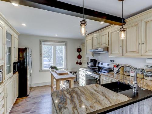 Cuisine - 445 Ch. Du Lac-Bleu, Saint-Hippolyte, QC - Indoor Photo Showing Kitchen