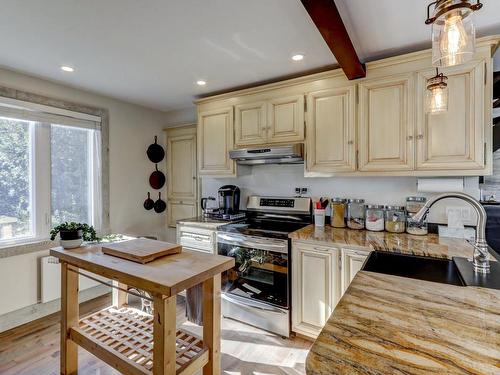 Cuisine - 445 Ch. Du Lac-Bleu, Saint-Hippolyte, QC - Indoor Photo Showing Kitchen